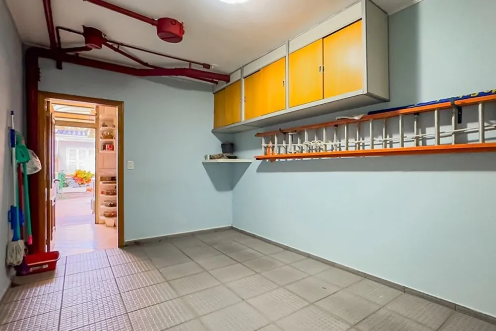 R$ 830.000 - RARIDADE - BEL&Iacute;SSIMA CASA - 233M2 - 4 DORM - 3 BANHEIROS - 2 VAGAS Rua Pedro Waine Porto Alegre - 