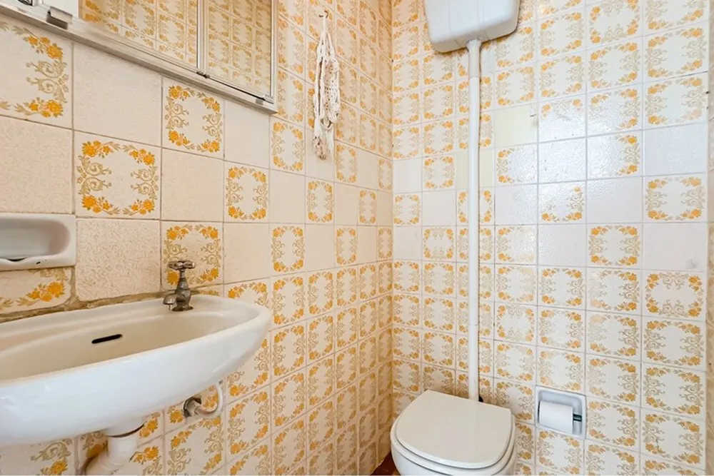 R$ 830.000 - RARIDADE - BEL&Iacute;SSIMA CASA - 233M2 - 4 DORM - 3 BANHEIROS - 2 VAGAS Rua Pedro Waine Porto Alegre - 