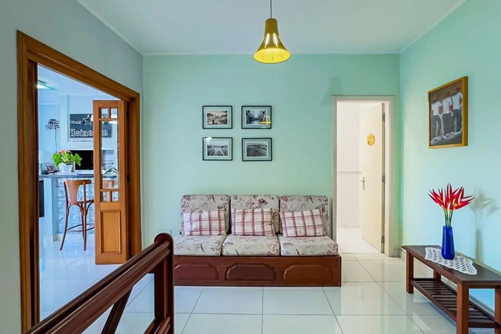 R$ 830.000 - RARIDADE - BEL&Iacute;SSIMA CASA - 233M2 - 4 DORM - 3 BANHEIROS - 2 VAGAS Rua Pedro Waine Porto Alegre - 