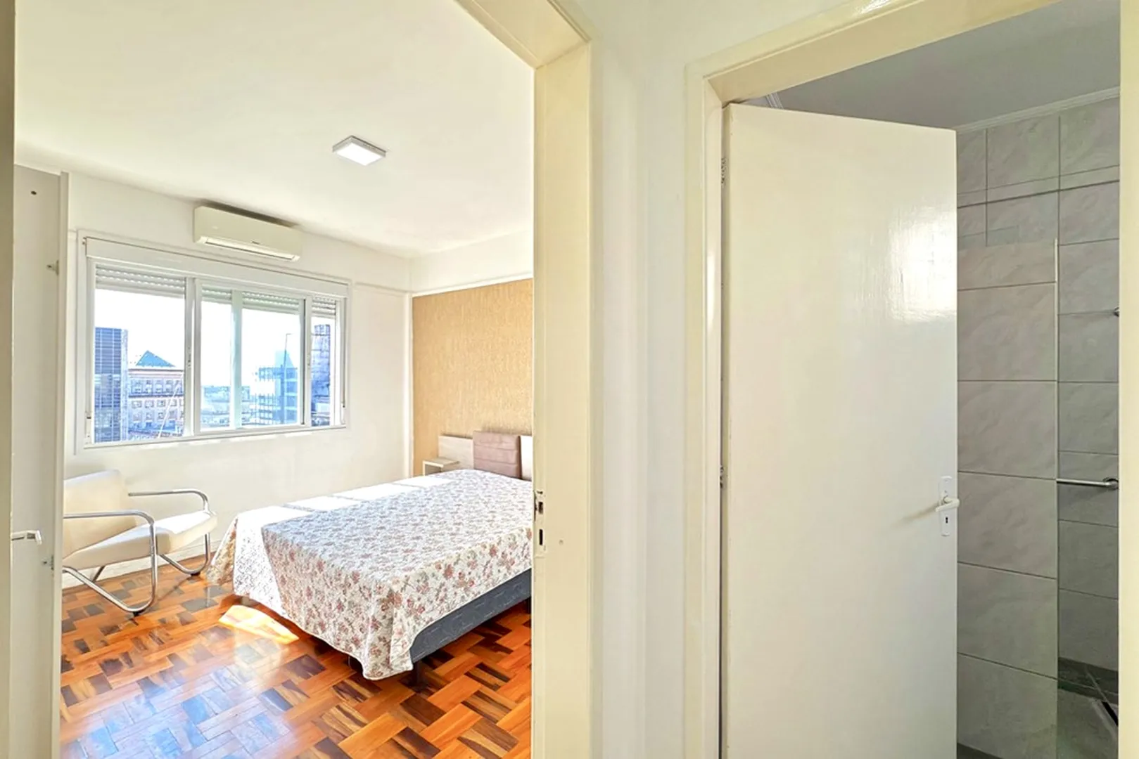 R$ 495.000 - &Oacute;TIMO APARTAMENTO - MOBILIADO - ANDAR ALTO - VISTA - 99M2 - 3 DORM - 1 VAGA Rua Jerônimo Coelho Porto Alegre - 