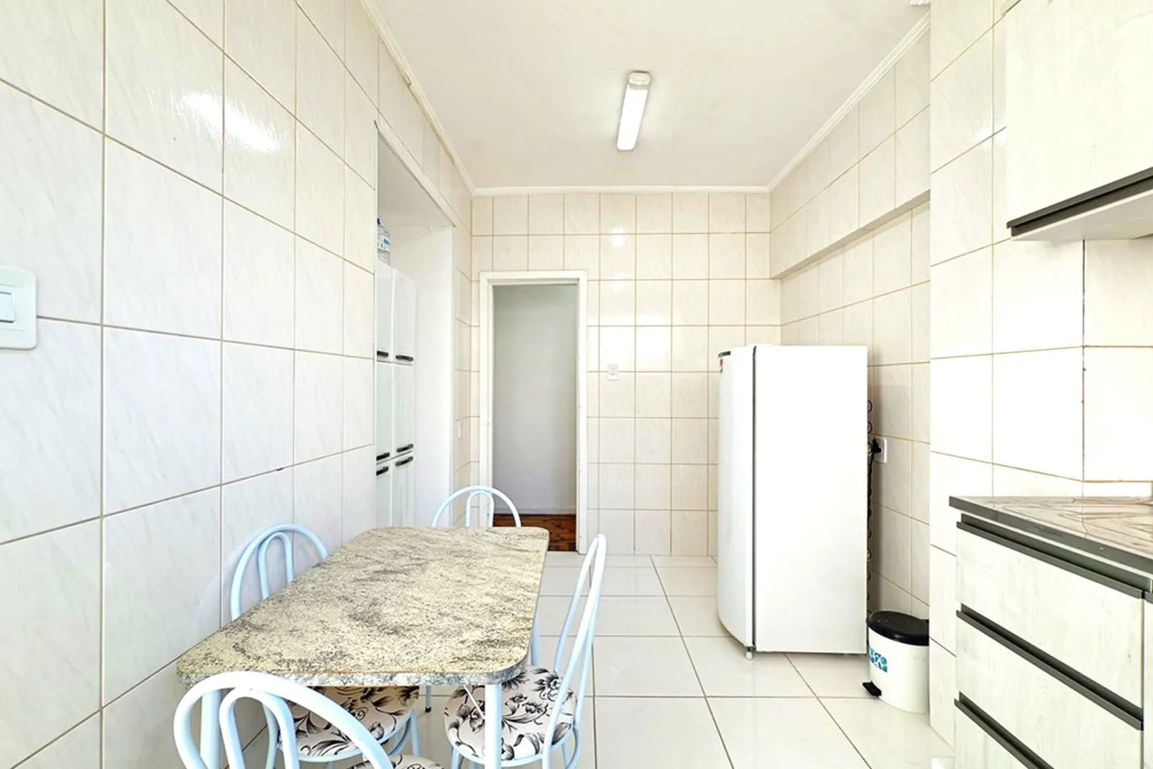R$ 495.000 - &Oacute;TIMO APARTAMENTO - MOBILIADO - ANDAR ALTO - VISTA - 99M2 - 3 DORM - 1 VAGA Rua Jerônimo Coelho Porto Alegre - 