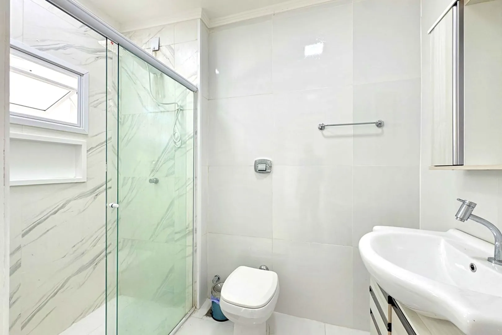 R$ 495.000 - &Oacute;TIMO APARTAMENTO - MOBILIADO - ANDAR ALTO - VISTA - 99M2 - 3 DORM - 1 VAGA Rua Jerônimo Coelho Porto Alegre - 