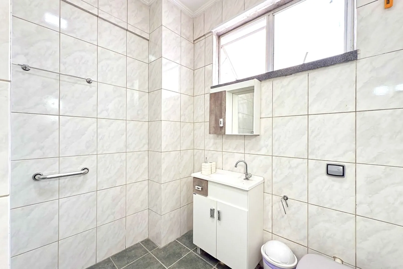 R$ 495.000 - &Oacute;TIMO APARTAMENTO - MOBILIADO - ANDAR ALTO - VISTA - 99M2 - 3 DORM - 1 VAGA Rua Jerônimo Coelho Porto Alegre - 