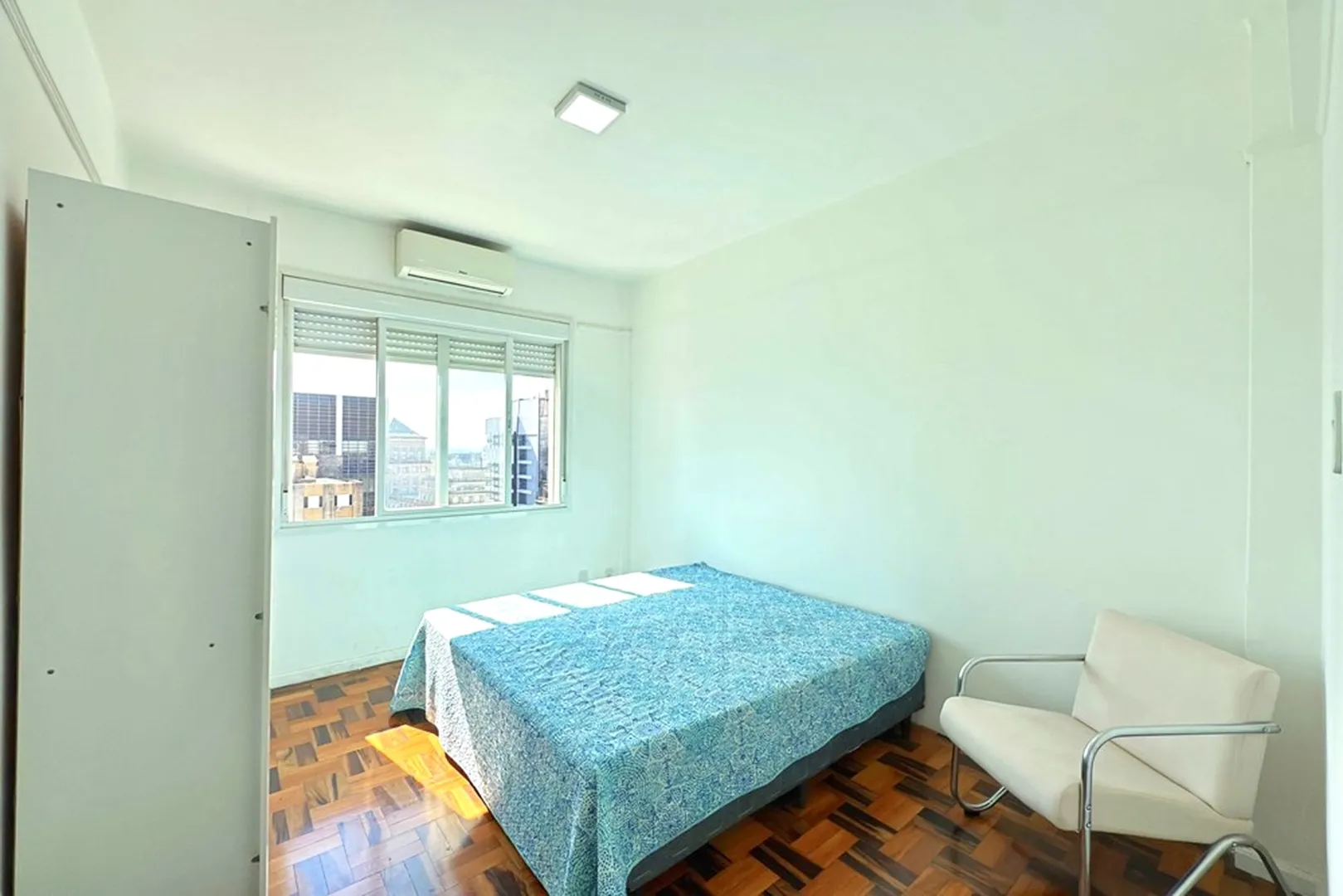 R$ 495.000 - &Oacute;TIMO APARTAMENTO - MOBILIADO - ANDAR ALTO - VISTA - 99M2 - 3 DORM - 1 VAGA Rua Jerônimo Coelho Porto Alegre - 