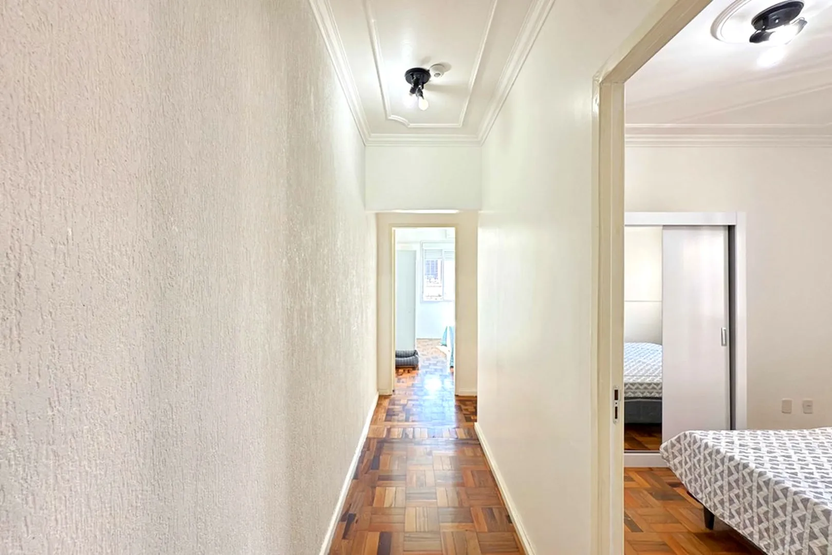 R$ 495.000 - &Oacute;TIMO APARTAMENTO - MOBILIADO - ANDAR ALTO - VISTA - 99M2 - 3 DORM - 1 VAGA Rua Jerônimo Coelho Porto Alegre - 