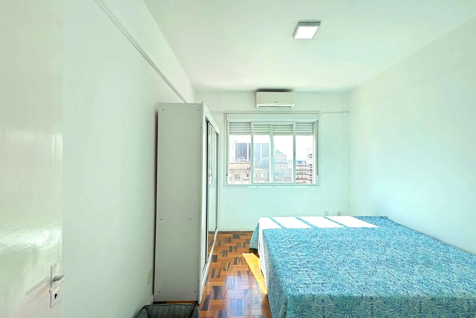 R$ 495.000 - &Oacute;TIMO APARTAMENTO - MOBILIADO - ANDAR ALTO - VISTA - 99M2 - 3 DORM - 1 VAGA Rua Jerônimo Coelho Porto Alegre - 