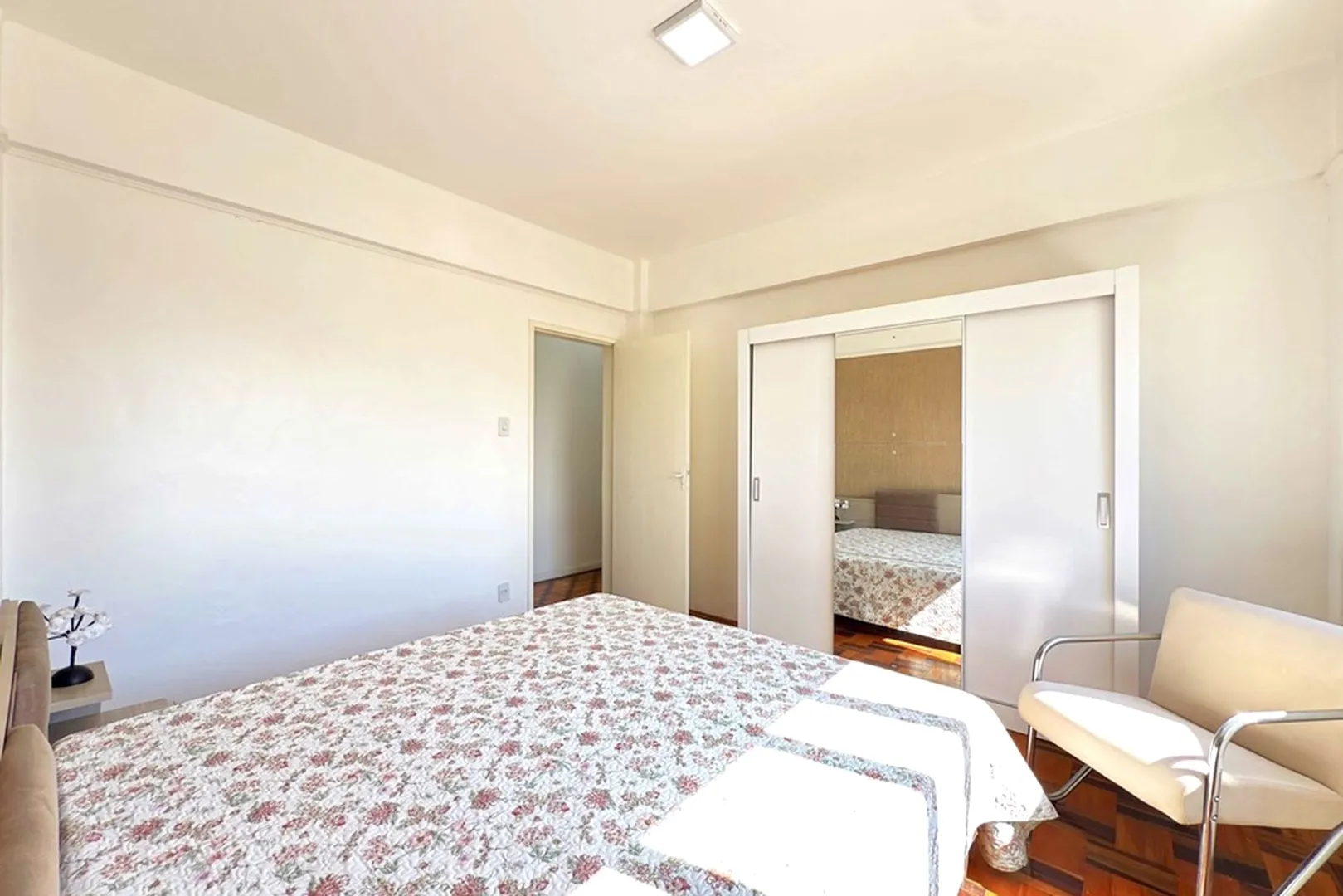R$ 495.000 - &Oacute;TIMO APARTAMENTO - MOBILIADO - ANDAR ALTO - VISTA - 99M2 - 3 DORM - 1 VAGA Rua Jerônimo Coelho Porto Alegre - 