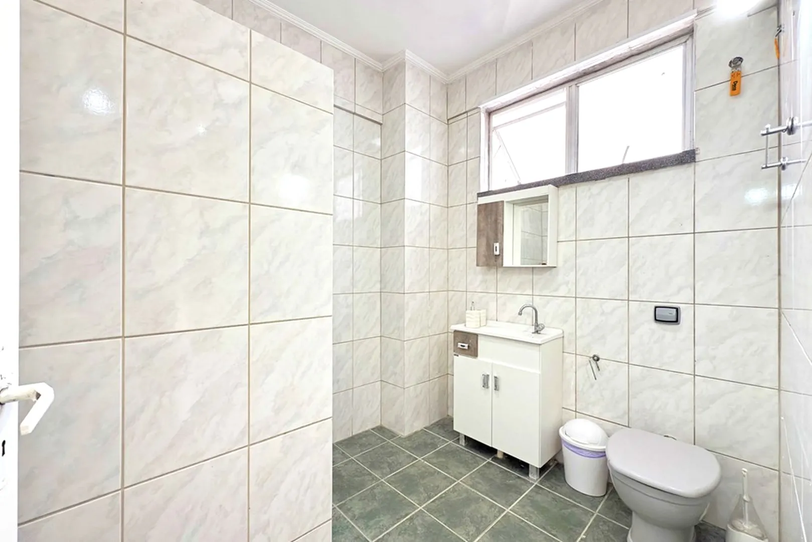 R$ 495.000 - &Oacute;TIMO APARTAMENTO - MOBILIADO - ANDAR ALTO - VISTA - 99M2 - 3 DORM - 1 VAGA Rua Jerônimo Coelho Porto Alegre - 