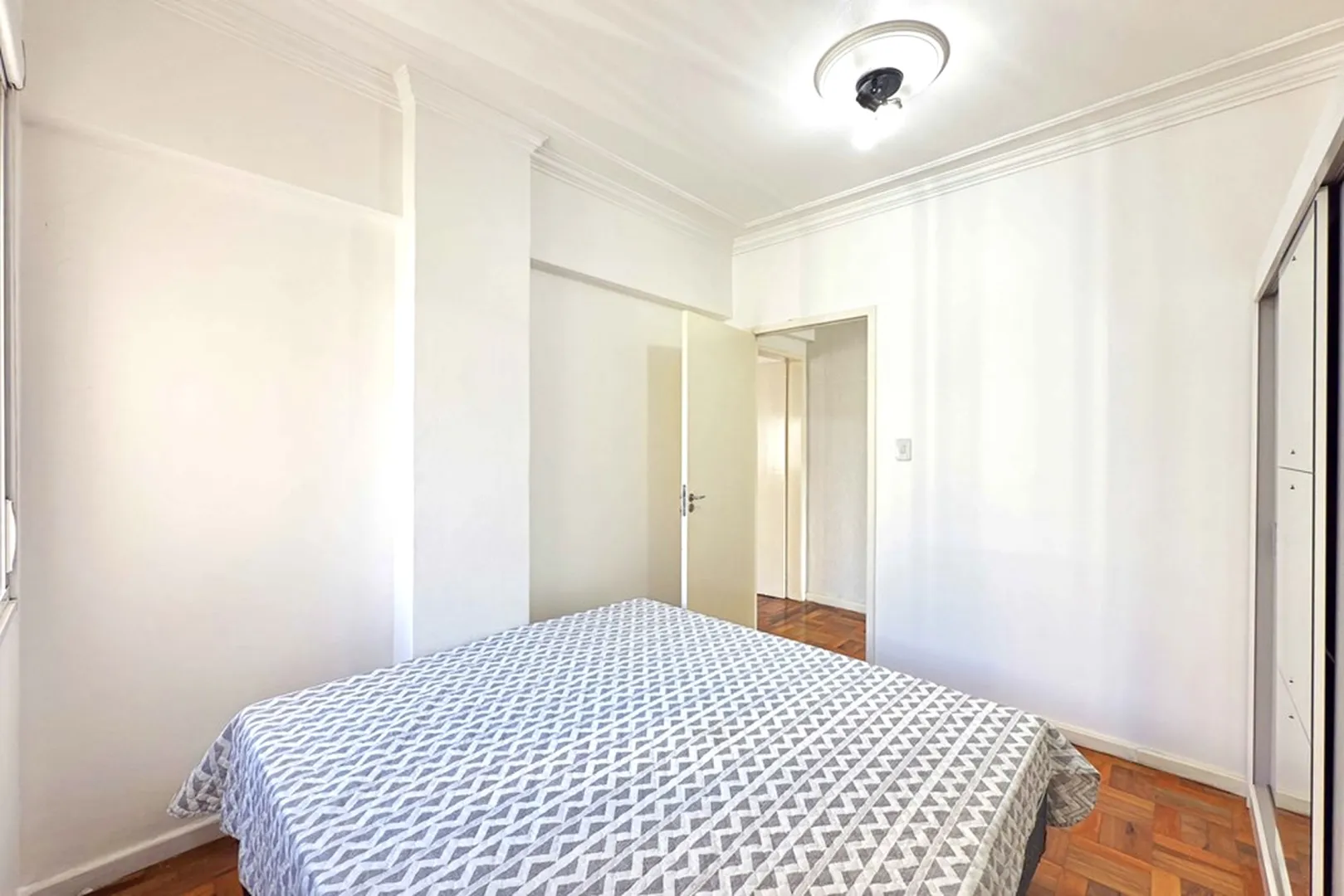 R$ 495.000 - &Oacute;TIMO APARTAMENTO - MOBILIADO - ANDAR ALTO - VISTA - 99M2 - 3 DORM - 1 VAGA Rua Jerônimo Coelho Porto Alegre - 