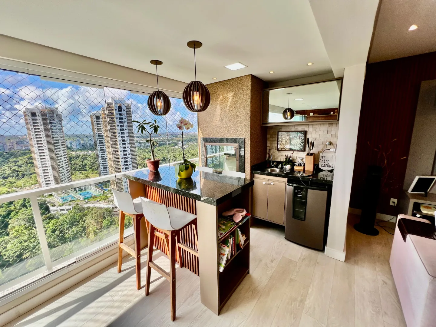APARTAMENTO 3 QUARTOS SU&Iacute;TE 2 GARAGENS VARANDA PISCINA ACADEMIA VENDA GREENVILLE PATAMARES Rua Embira Salvador - 