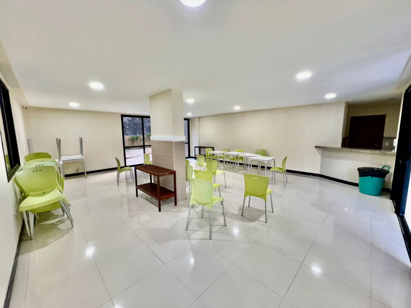 APARTAMENTO 2 QUARTOS SU&Iacute;TE VARANDA GARAGEM PISCINA ACADEMIA &Agrave; VENDA EM PITUA&Ccedil;U Avenida Professor Pinto de Aguiar Salvador - 