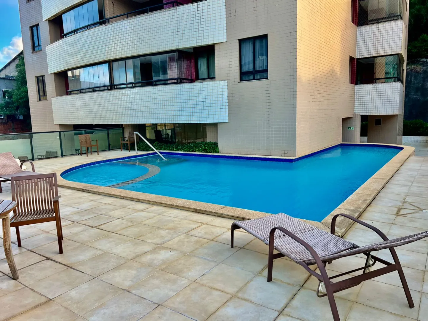 APARTAMENTO 2 QUARTOS SU&Iacute;TE VARANDA GARAGEM PISCINA ACADEMIA &Agrave; VENDA EM PITUA&Ccedil;U Avenida Professor Pinto de Aguiar Salvador - 