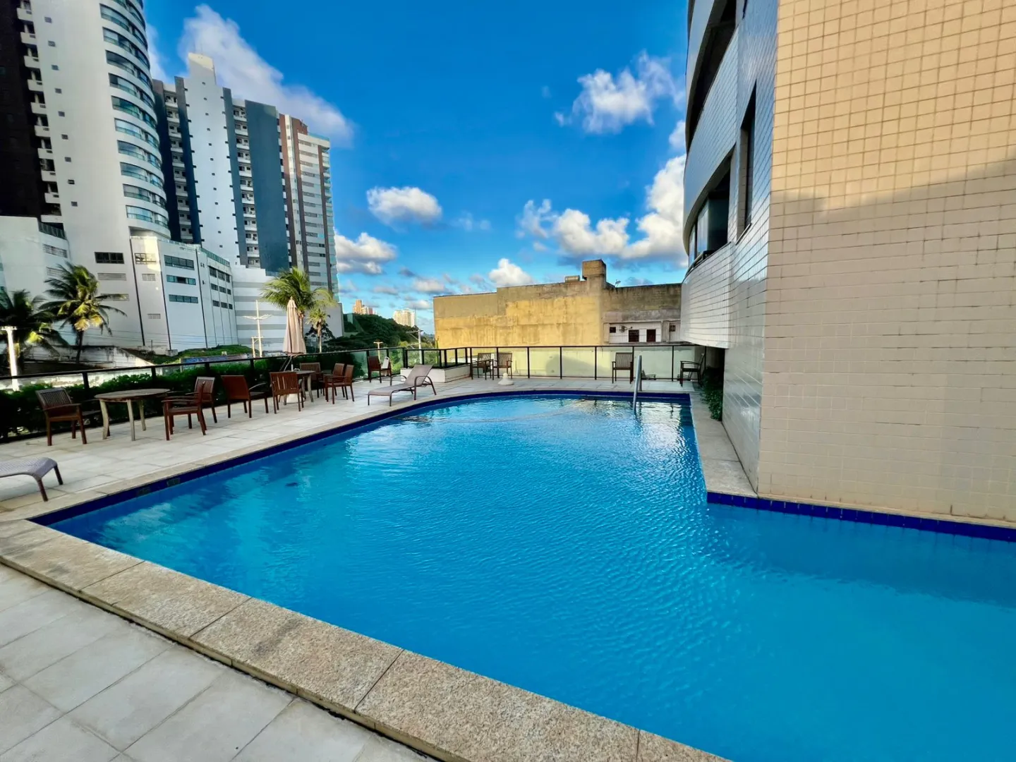 APARTAMENTO 2 QUARTOS SU&Iacute;TE VARANDA GARAGEM PISCINA ACADEMIA &Agrave; VENDA EM PITUA&Ccedil;U Avenida Professor Pinto de Aguiar Salvador - 