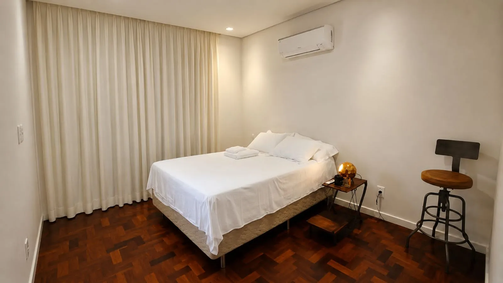 APARTAMENTO 3 QUARTOS 2 SUITES 2 GARAGENS ELEVADOR PORTARIA A VENDA JD APIPEMA ONDINA Rua Professor Sabino Silva Salvador - 