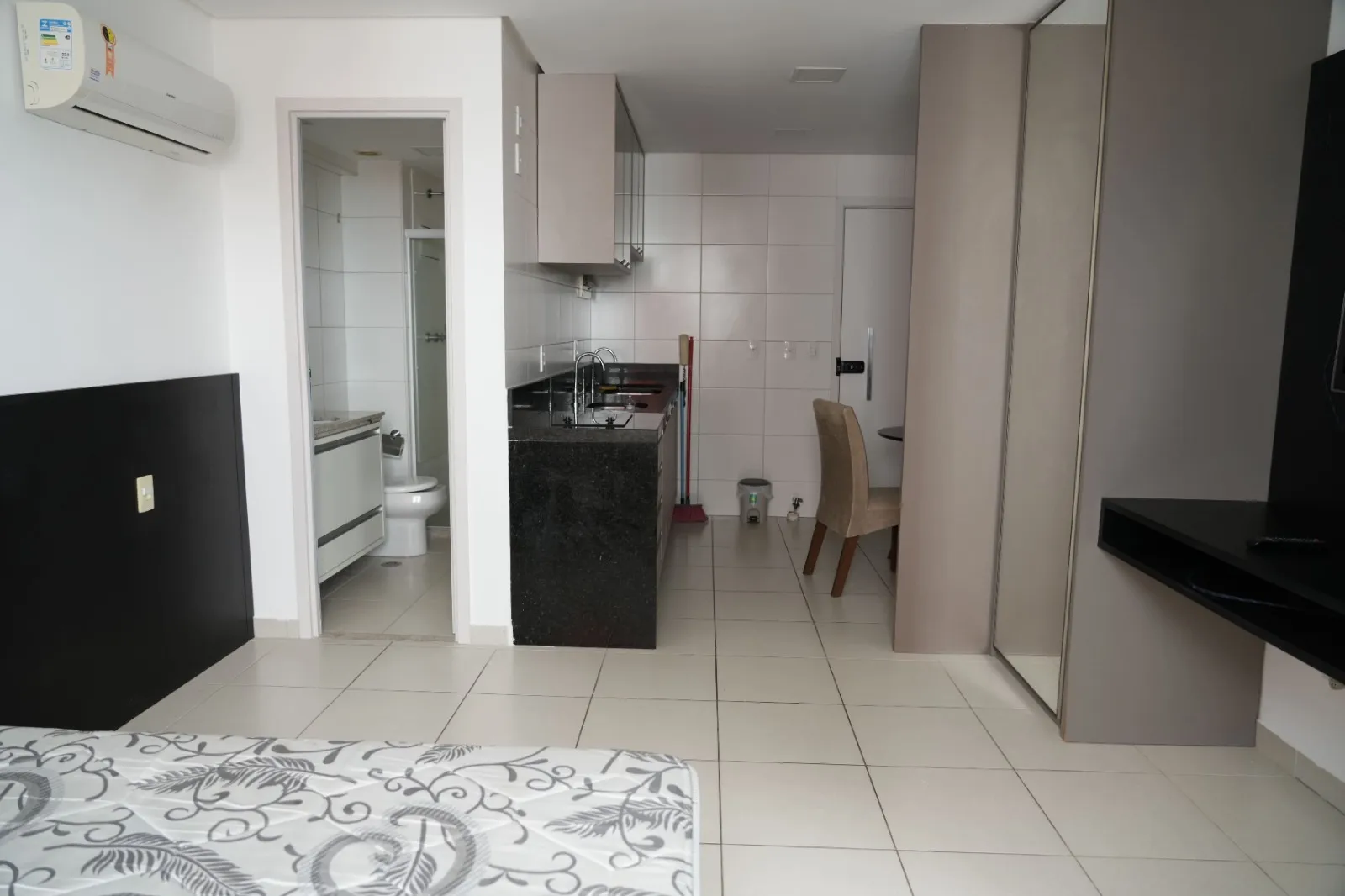Flat para Alugar | Boa Viagem | 27m&sup2; | Mobiliado | Vista Mar | Moura Dubeux Rua Félix de Brito e Melo Recife - 