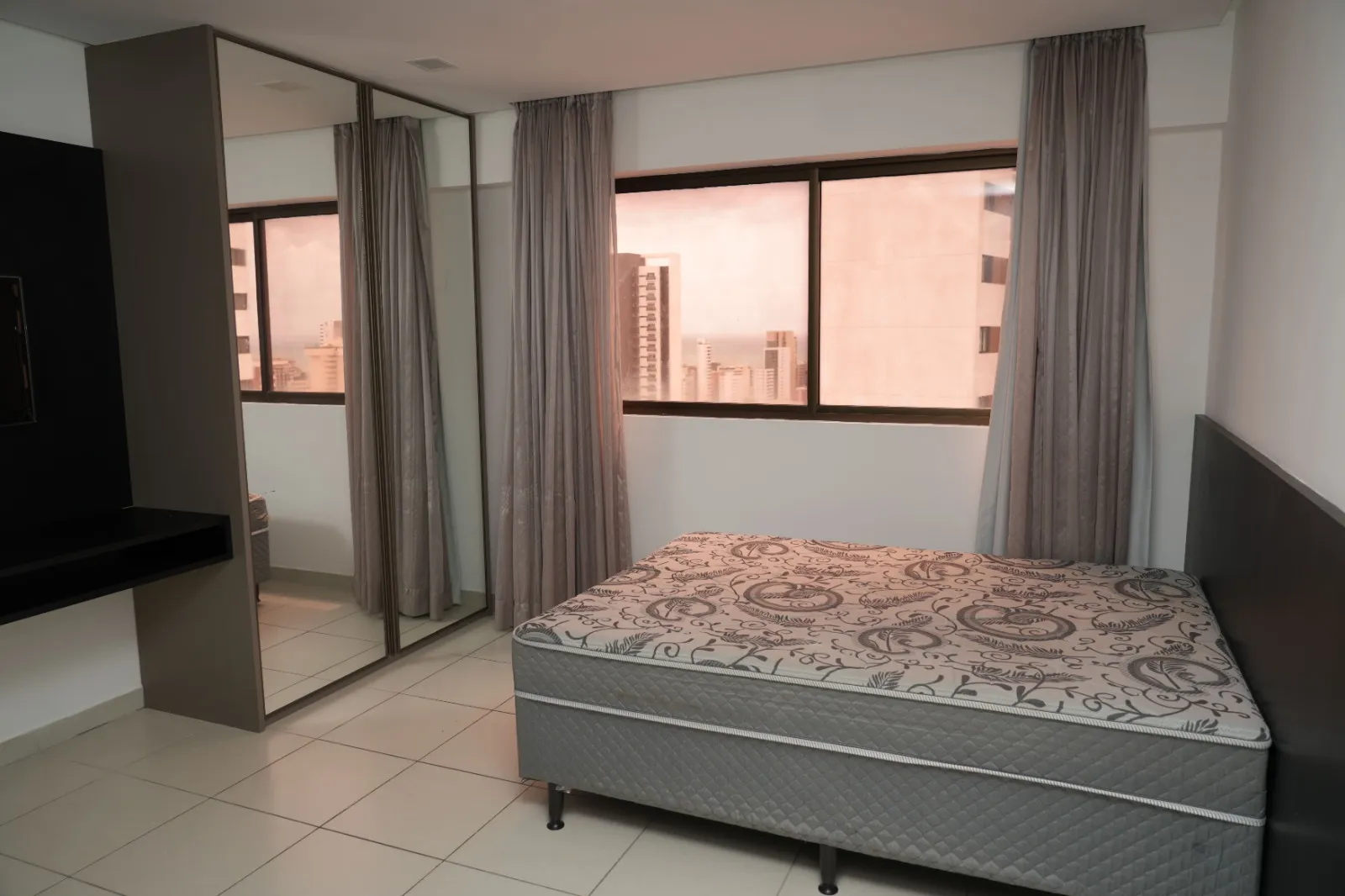 Flat para Alugar | Boa Viagem | 27m&sup2; | Mobiliado | Vista Mar | Moura Dubeux Rua Félix de Brito e Melo Recife - 