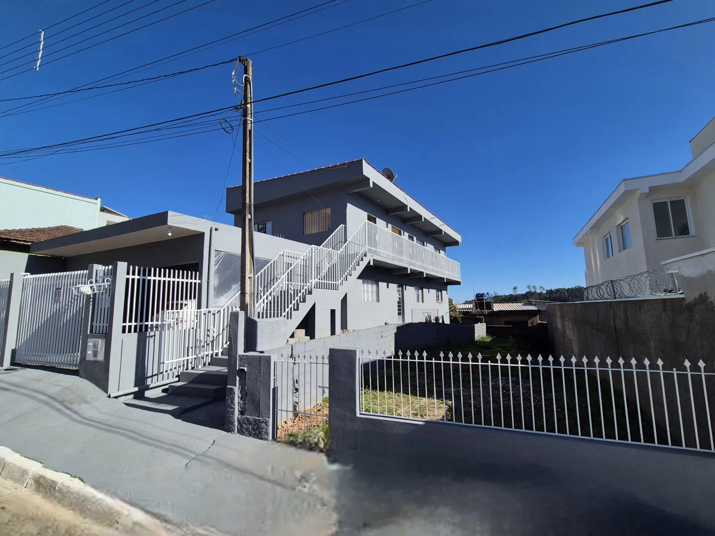 2 Casas e Terreno - B&deg; Santa B&aacute;rbara Rua Major Leôncio Martins Apiaí - 