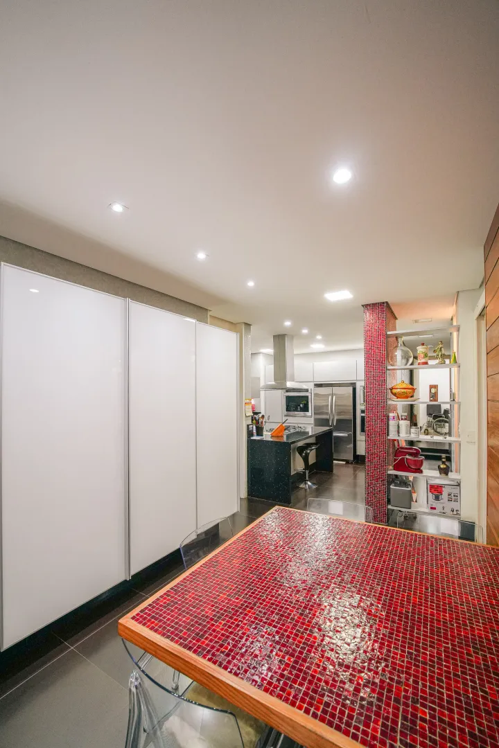 Resid&ecirc;ncia Exclusiva no Alphaville 6 com 598 m&sup2;, 5 Su&iacute;tes e Lazer Completo  Santana de Parnaíba - 