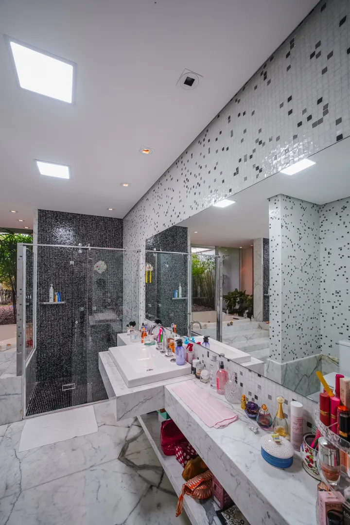 Resid&ecirc;ncia Exclusiva no Alphaville 6 com 598 m&sup2;, 5 Su&iacute;tes e Lazer Completo  Santana de Parnaíba - 