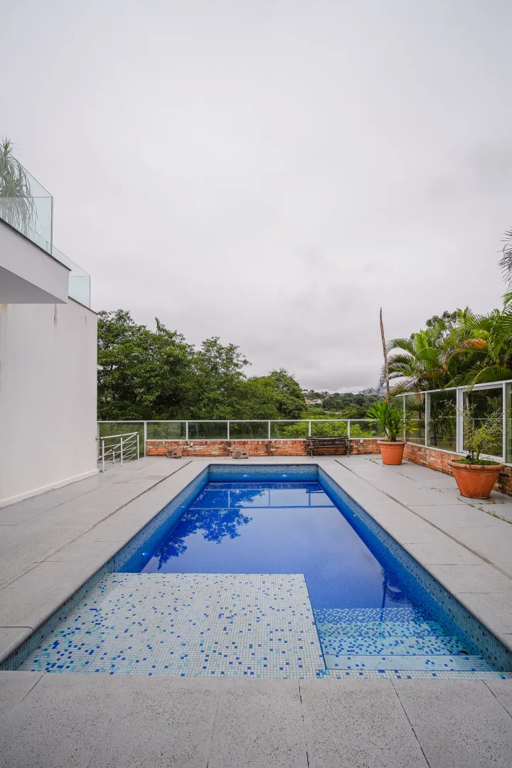 Resid&ecirc;ncia Exclusiva no Alphaville 6 com 598 m&sup2;, 5 Su&iacute;tes e Lazer Completo  Santana de Parnaíba - 