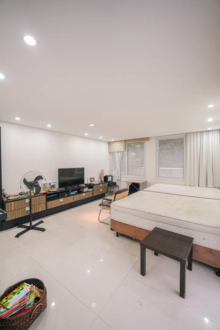 Resid&ecirc;ncia Exclusiva no Alphaville 6 com 598 m&sup2;, 5 Su&iacute;tes e Lazer Completo  Santana de Parnaíba - 