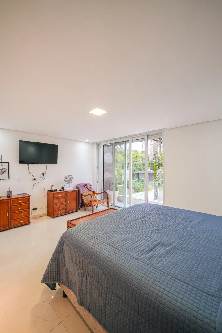 Resid&ecirc;ncia Exclusiva no Alphaville 6 com 598 m&sup2;, 5 Su&iacute;tes e Lazer Completo  Santana de Parnaíba - 