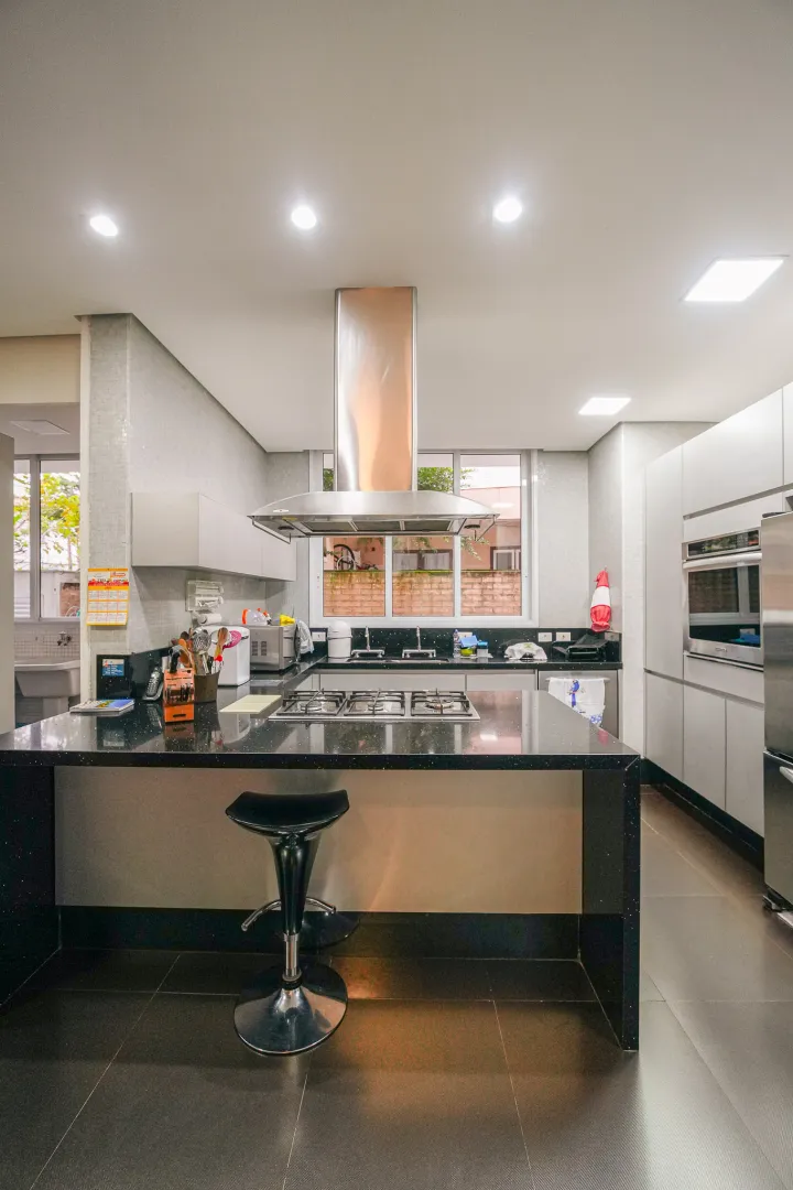 Resid&ecirc;ncia Exclusiva no Alphaville 6 com 598 m&sup2;, 5 Su&iacute;tes e Lazer Completo  Santana de Parnaíba - 