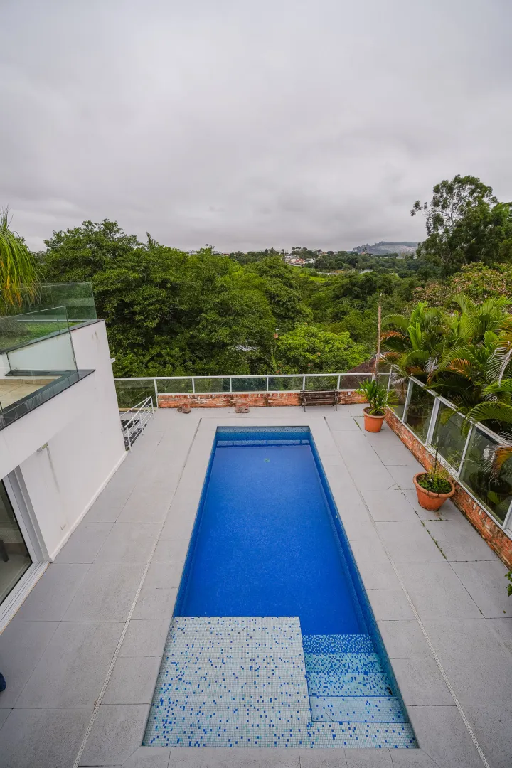 Resid&ecirc;ncia Exclusiva no Alphaville 6 com 598 m&sup2;, 5 Su&iacute;tes e Lazer Completo  Santana de Parnaíba - 