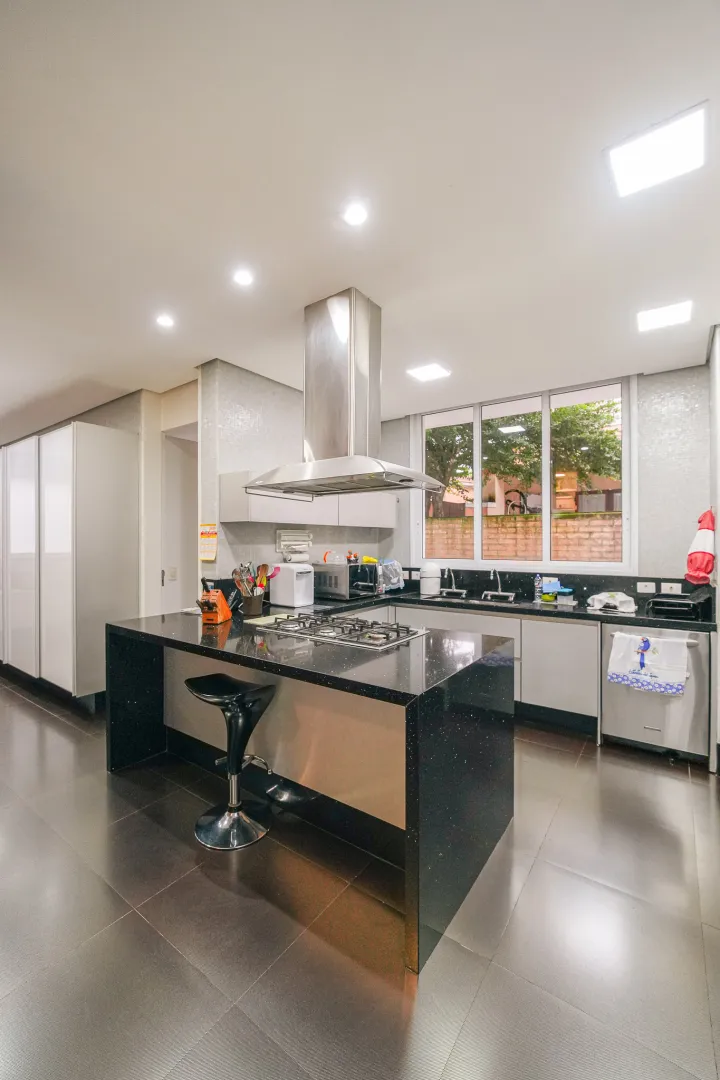 Resid&ecirc;ncia Exclusiva no Alphaville 6 com 598 m&sup2;, 5 Su&iacute;tes e Lazer Completo  Santana de Parnaíba - 
