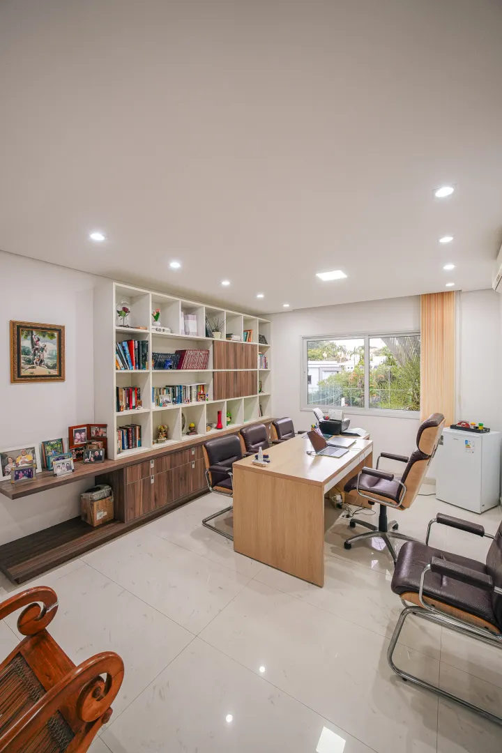 Resid&ecirc;ncia Exclusiva no Alphaville 6 com 598 m&sup2;, 5 Su&iacute;tes e Lazer Completo  Santana de Parnaíba - 