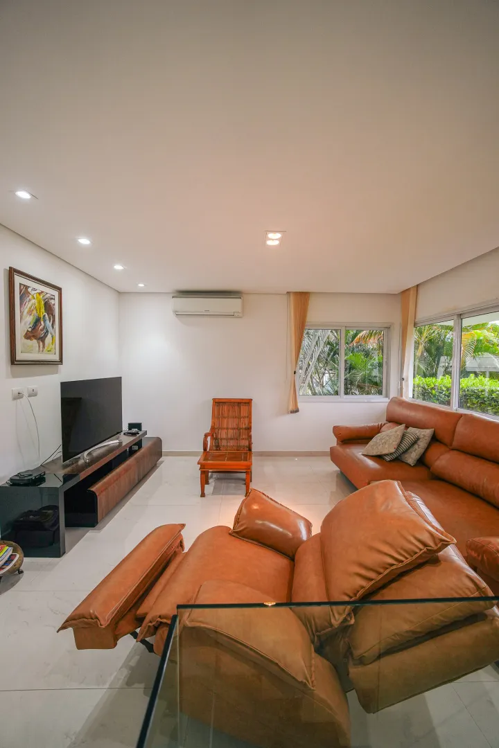 Resid&ecirc;ncia Exclusiva no Alphaville 6 com 598 m&sup2;, 5 Su&iacute;tes e Lazer Completo  Santana de Parnaíba - 