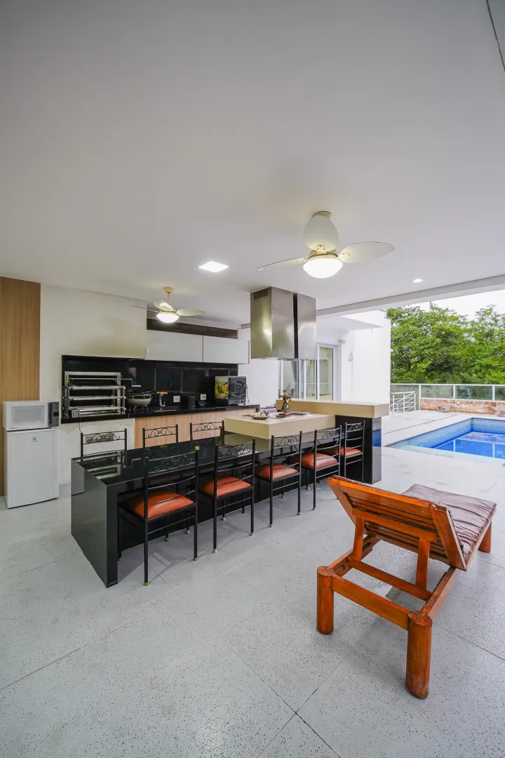Resid&ecirc;ncia Exclusiva no Alphaville 6 com 598 m&sup2;, 5 Su&iacute;tes e Lazer Completo  Santana de Parnaíba - 