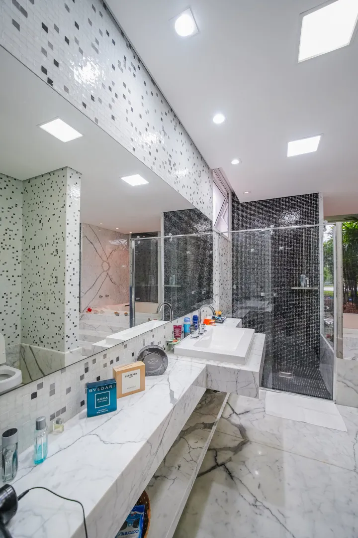 Resid&ecirc;ncia Exclusiva no Alphaville 6 com 598 m&sup2;, 5 Su&iacute;tes e Lazer Completo  Santana de Parnaíba - 