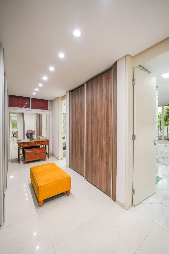 Resid&ecirc;ncia Exclusiva no Alphaville 6 com 598 m&sup2;, 5 Su&iacute;tes e Lazer Completo  Santana de Parnaíba - 