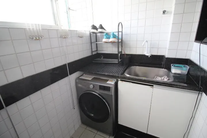 Apartamento &aacute; venda | 80m&sup2; | 2 Quartos | 1 Su&iacute;te | Totalmente Reformado | R$ 400.000,00 Rua da Angustura Recife - 