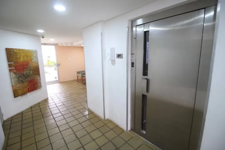 Apartamento &aacute; venda | 80m&sup2; | 2 Quartos | 1 Su&iacute;te | Totalmente Reformado | R$ 400.000,00 Rua da Angustura Recife - 