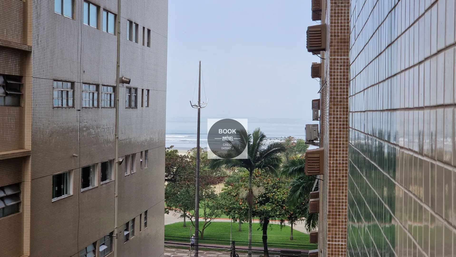 Charme, conforto e a poucos passos da praia na Pomp&eacute;ia, em Santos Avenida Marechal Floriano Peixoto Santos - 