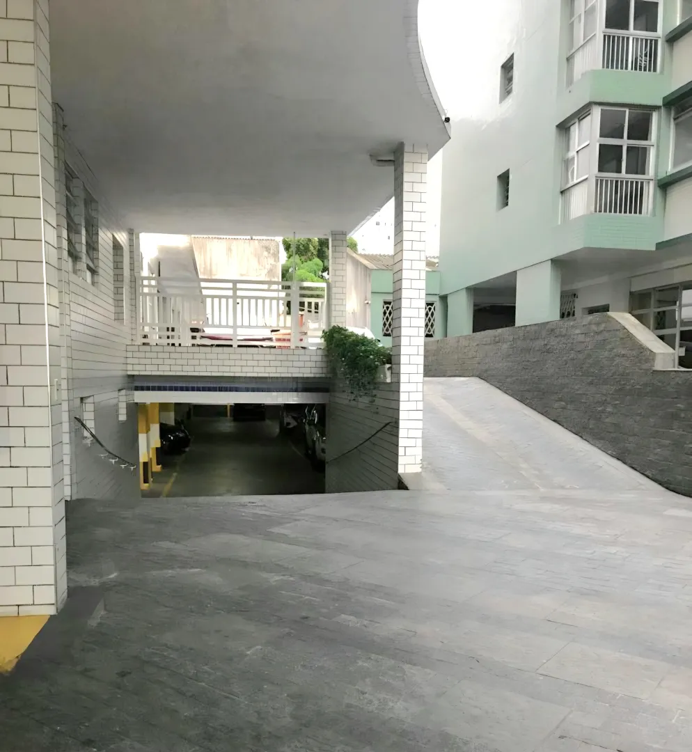 More na orla da Praia de Itarar&eacute; em S&atilde;o Vicente com seguran&ccedil;a e qualidade de vida! Avenida Manoel da Nóbrega São Vicente - 