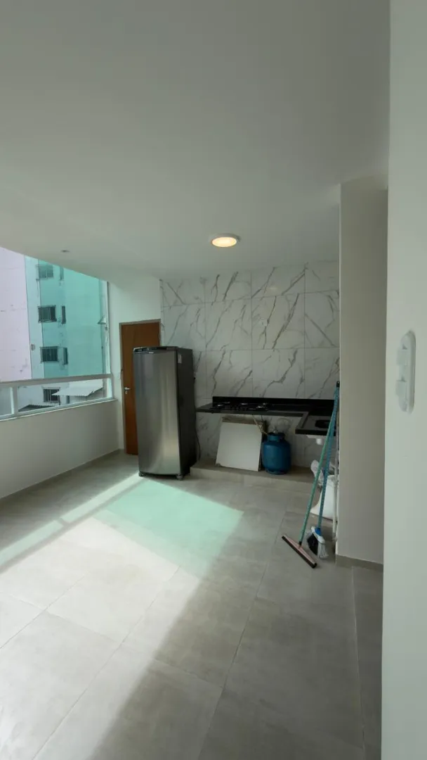 APARTAMENTO 3 QUARTOS SU&Iacute;TE VARANDA REFORMADO GARAGEM ELEVADOR A VENDA NA BARRA! Rua César Zama Salvador - 