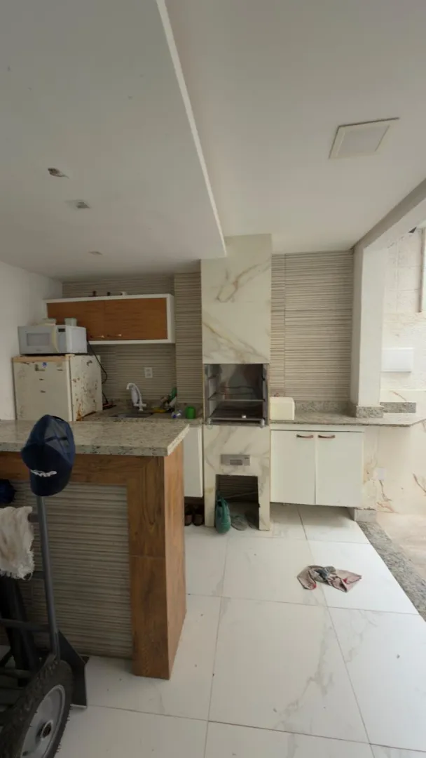 APARTAMENTO 3 QUARTOS SU&Iacute;TE VARANDA REFORMADO GARAGEM ELEVADOR A VENDA NA BARRA! Rua César Zama Salvador - 
