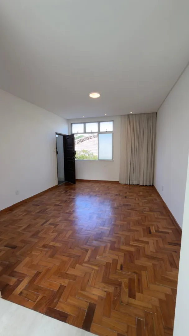 APARTAMENTO 3 QUARTOS SU&Iacute;TE VARANDA REFORMADO GARAGEM ELEVADOR A VENDA NA BARRA! Rua César Zama Salvador - 