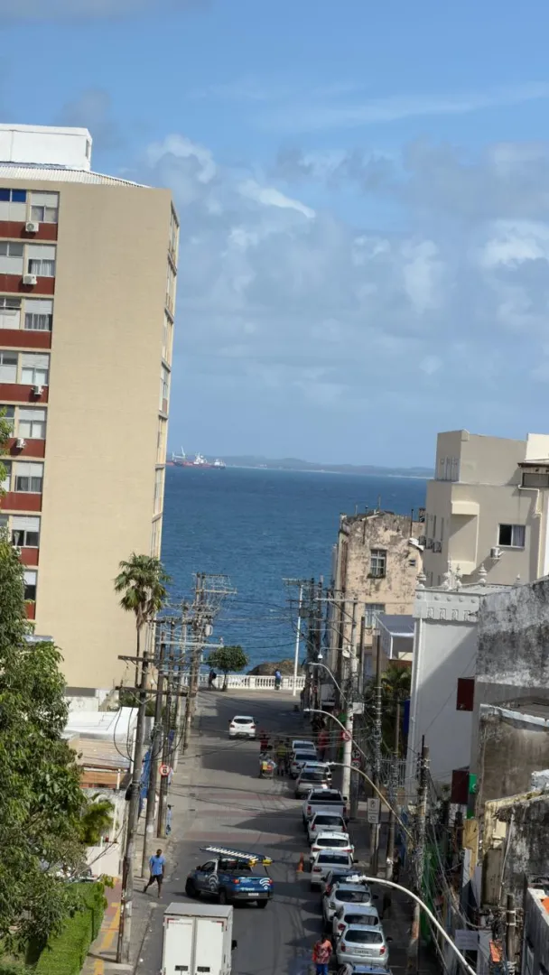 APARTAMENTO 3 QUARTOS SU&Iacute;TE VARANDA REFORMADO GARAGEM ELEVADOR A VENDA NA BARRA! Rua César Zama Salvador - 
