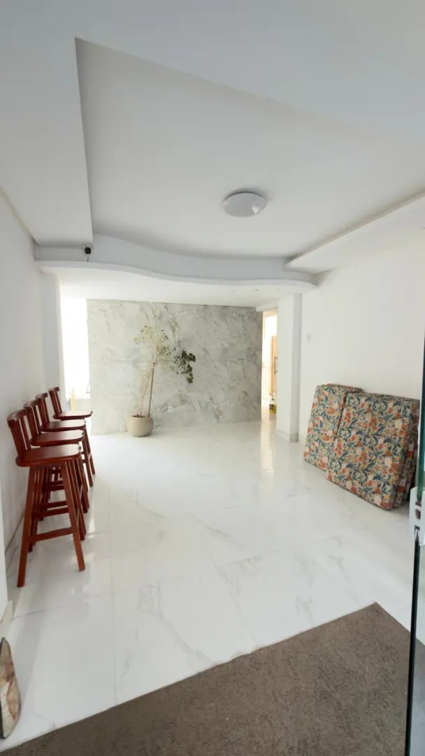 APARTAMENTO 3 QUARTOS SU&Iacute;TE VARANDA REFORMADO GARAGEM ELEVADOR A VENDA NA BARRA! Rua César Zama Salvador - 