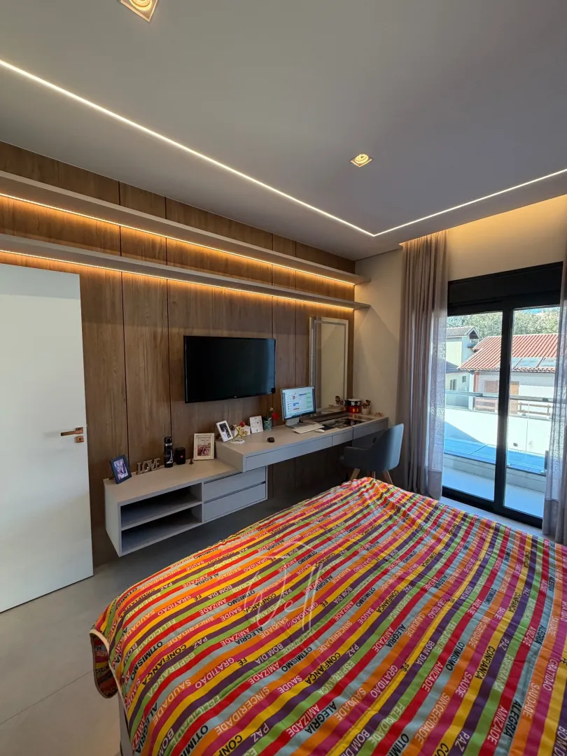 Casa de alto padr&atilde;o no Parque dos P&aacute;ssaros 350m2 I 04 su&iacute;tes I 04 vagas  São Bernardo do Campo - 