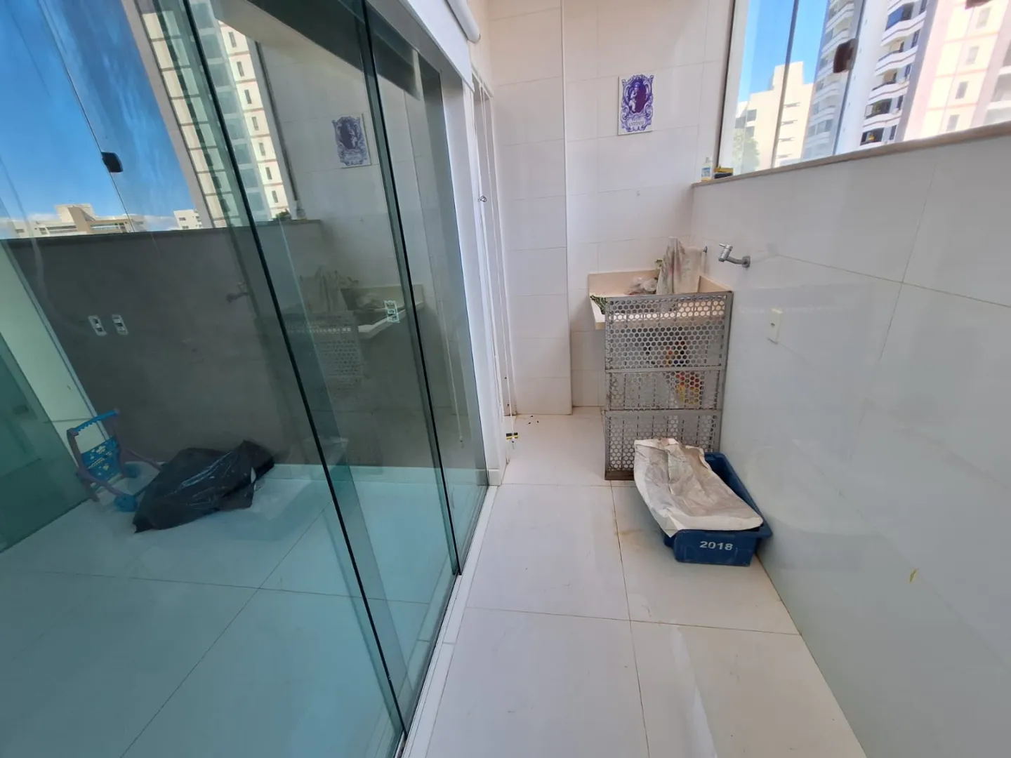 APARTAMENTO 3 QUARTOS SU&Iacute;TE NASCENTE ELEVADORES PORTARIA 24H &Agrave; VENDA NA BARRA! Rua Marquês de Caravelas Salvador - 