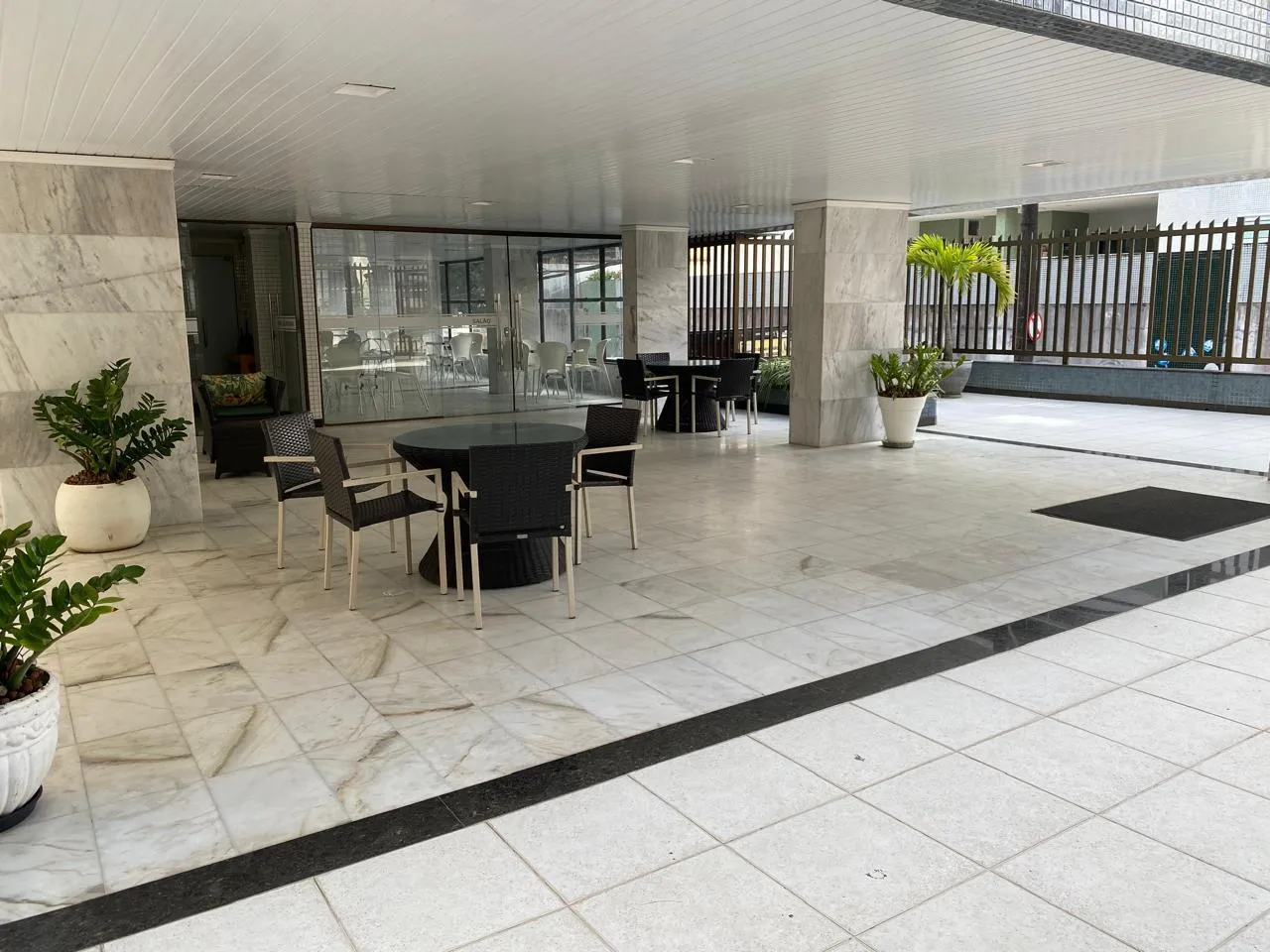 APARTAMENTO 3 QUARTOS SU&Iacute;TE NASCENTE ELEVADORES PORTARIA 24H &Agrave; VENDA NA BARRA! Rua Marquês de Caravelas Salvador - 