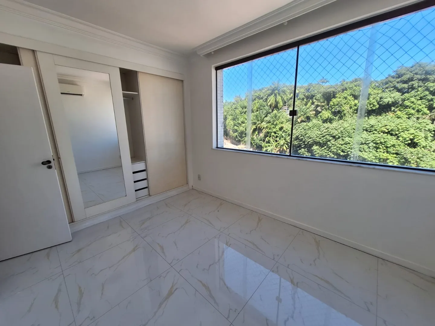 APARTAMENTO 3 QUARTOS SU&Iacute;TE NASCENTE ELEVADORES PORTARIA 24H &Agrave; VENDA NA BARRA! Rua Marquês de Caravelas Salvador - 