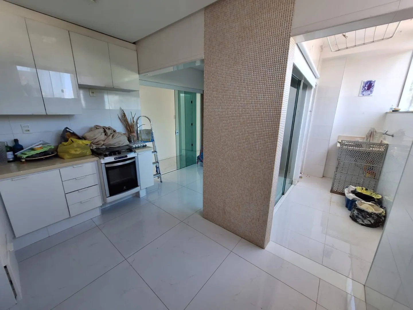 APARTAMENTO 3 QUARTOS SU&Iacute;TE NASCENTE ELEVADORES PORTARIA 24H &Agrave; VENDA NA BARRA! Rua Marquês de Caravelas Salvador - 
