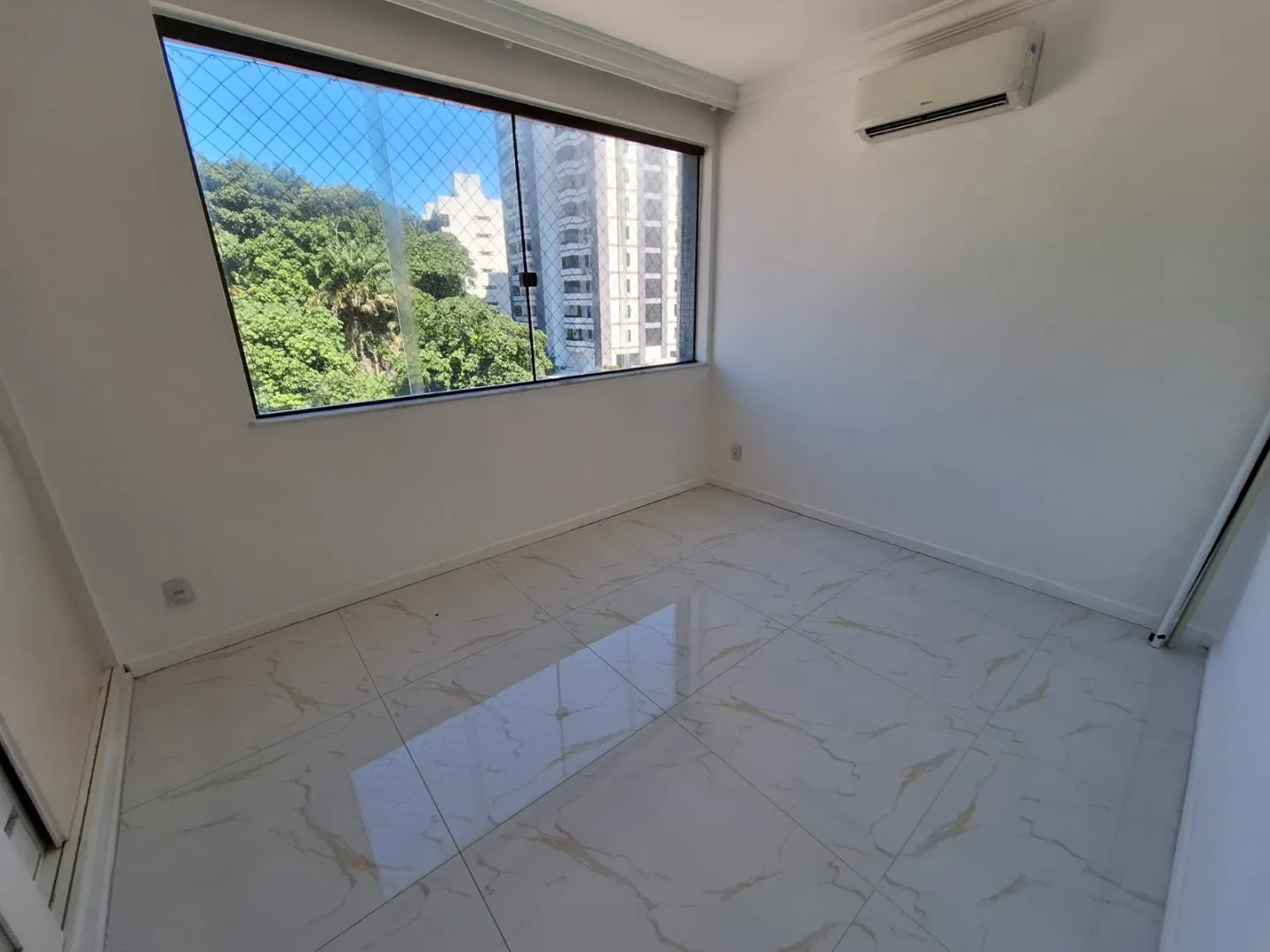 APARTAMENTO 3 QUARTOS SU&Iacute;TE NASCENTE ELEVADORES PORTARIA 24H &Agrave; VENDA NA BARRA! Rua Marquês de Caravelas Salvador - 