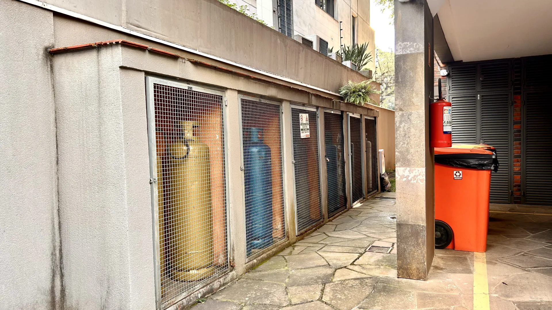 R$ 750.000 | 93m&sup2; | 2 DORMIT&Oacute;RIOS | VAGA | AV. LAGEADO | PORTO ALEGRE - RS Avenida Lageado Porto Alegre - 